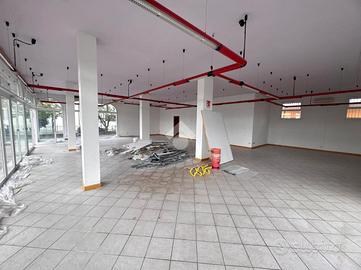 NEGOZIO A CASALSERUGO