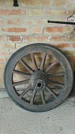 ruota carro in legno e ferro