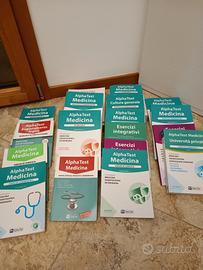 set di libri per la preparazione a test medicina,