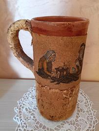 Vecchia brocca sarda in terracotta e sughero.