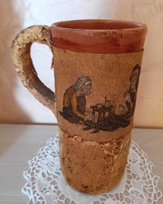 Vecchia brocca sarda in terracotta e sughero.