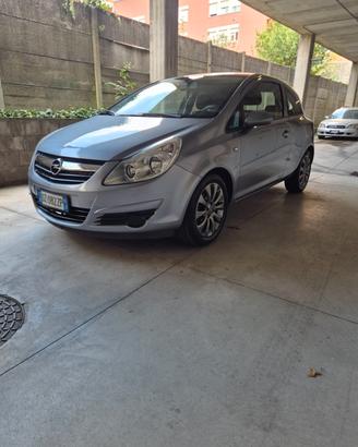 Opel Corsa 1.4 16V 3 porte Sport nei patentati