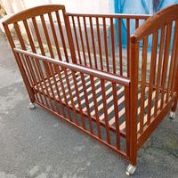 Lettino in legno colore noce – sponde regolabili 