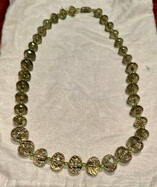 Collana lunga eleganti sfere verdi trasparenti