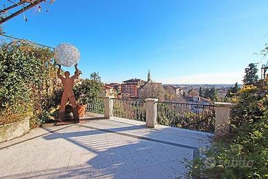 Casa indipendente di 970 m² con più di 5 locali e 