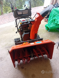 Moto fresa cingolata da neve marca husqarna