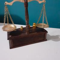 Bilancia anni 70 in legno 