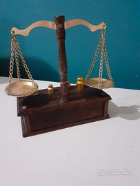 Bilancia anni 70 in legno 