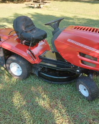Trattorino rasaerba Sandri garden MTD J115