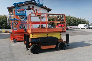 Piattaforma aerea Verticale diesel con stabilizzat