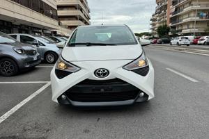 Toyota Aygo Connect 1.0 VVT-i 72 CV 5 porte x-play