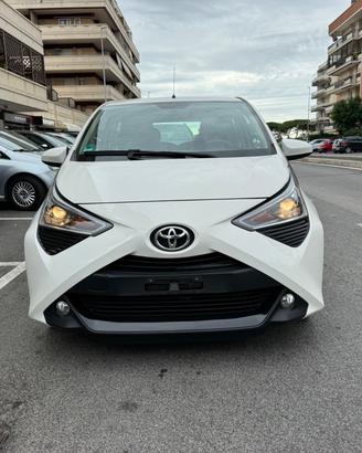 Toyota Aygo Connect 1.0 VVT-i 72 CV 5 porte x-play