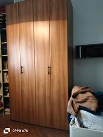 mobile in legno per camera da letto 