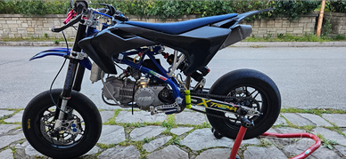 Ayrton superleggera nuda