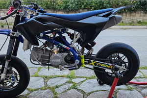 Ayrton superleggera nuda