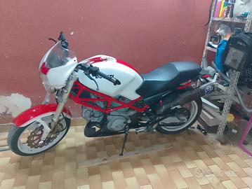 Monster 600 del 2001