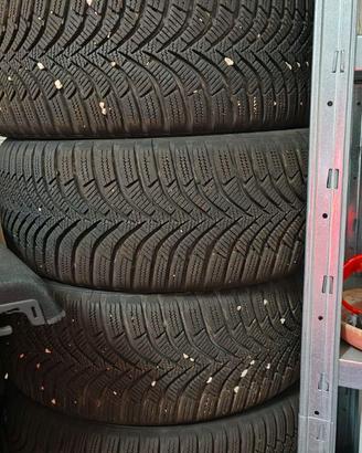 Quattro pneumatici invernali 195/50R15