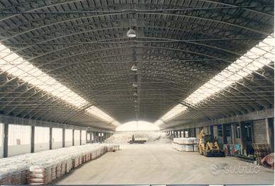 Capannone uso commerciale