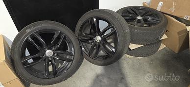 Cerchi in lega 18" Neri con gomme invernali