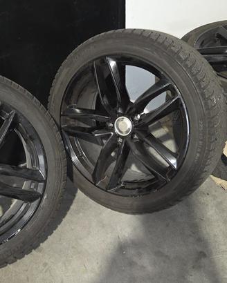 Cerchi in lega 18" Neri con gomme invernali