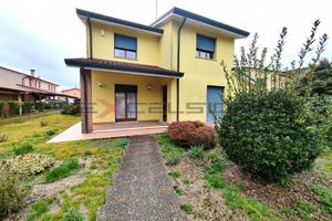 PETTORAZZA - VILLA SINGOLA CON AMPIO GIARDINO E GA