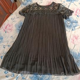 Abito nero Andrew J - Elegante con pizzo e plissé
