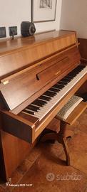 Pianoforte Yamaha M1J