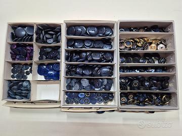 Bottoni assortiti blu, viola e grigio - 3 scatole