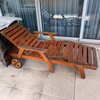 Lettino prendisole in legno con carrello abbinato