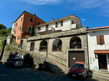 4 LOCALI A VARESE LIGURE