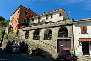 4 LOCALI A VARESE LIGURE