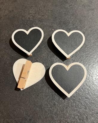 Set 4 mollette lavagna in legno con cuore decoro