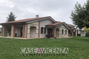 villa singola già suddividibile in due unità