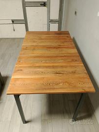 Tavolo in larice antico.