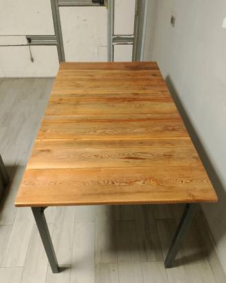 Tavolo in larice antico.