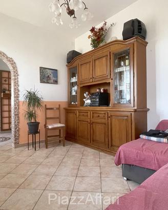 Porzione di casa accostata con giardino e orto