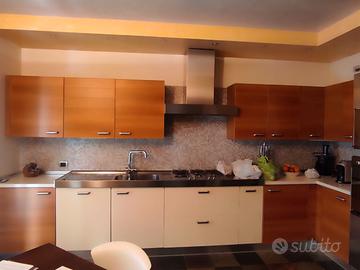 Cucina completa di elettrodomestici