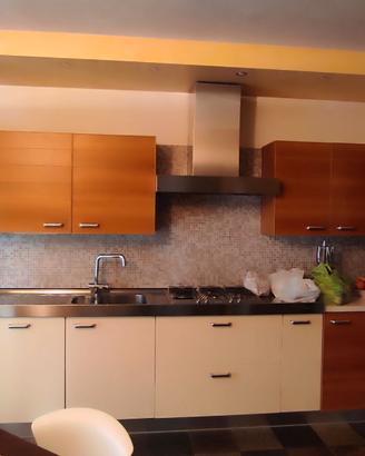 Cucina completa di elettrodomestici