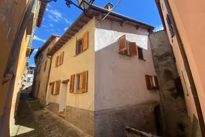 Casa indipendente di 265 m² con più di 5 locali e 
