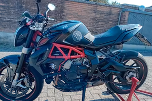 SPLENDIDA MV BRUTALE 675
