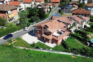 VILLA LIBERA SU 3 LATI DI RECENTE COSTRUZIONE