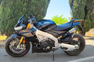 Aprilia tuono v4 1100 factory 2023