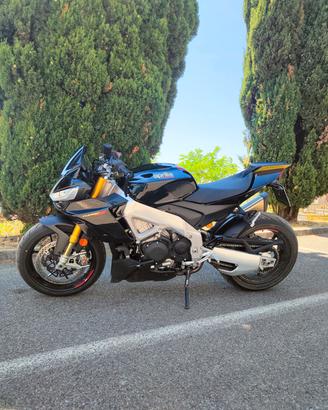 Aprilia tuono v4 1100 factory 2023
