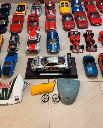 Collezione Modellini Auto 1:18 e Ricambi 1:8