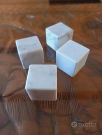 Cubi in marmo