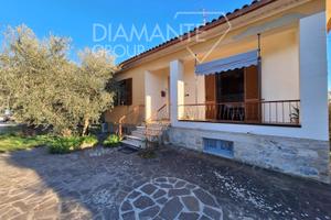 Casa recentemente ristrutturata con giardino