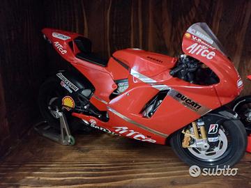 Ducati desmosedici 1/9