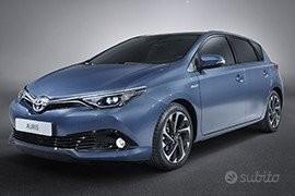 Ricambi usati toyota auris muso completo porte