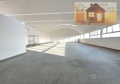 Immobile di 1080 m² con 2 locali a Signa