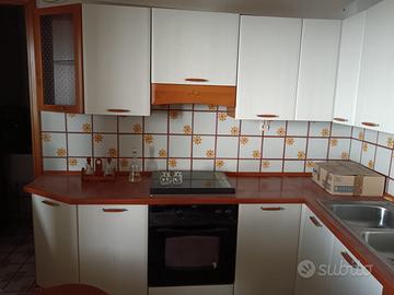 Cucina completa di elettrodomestici